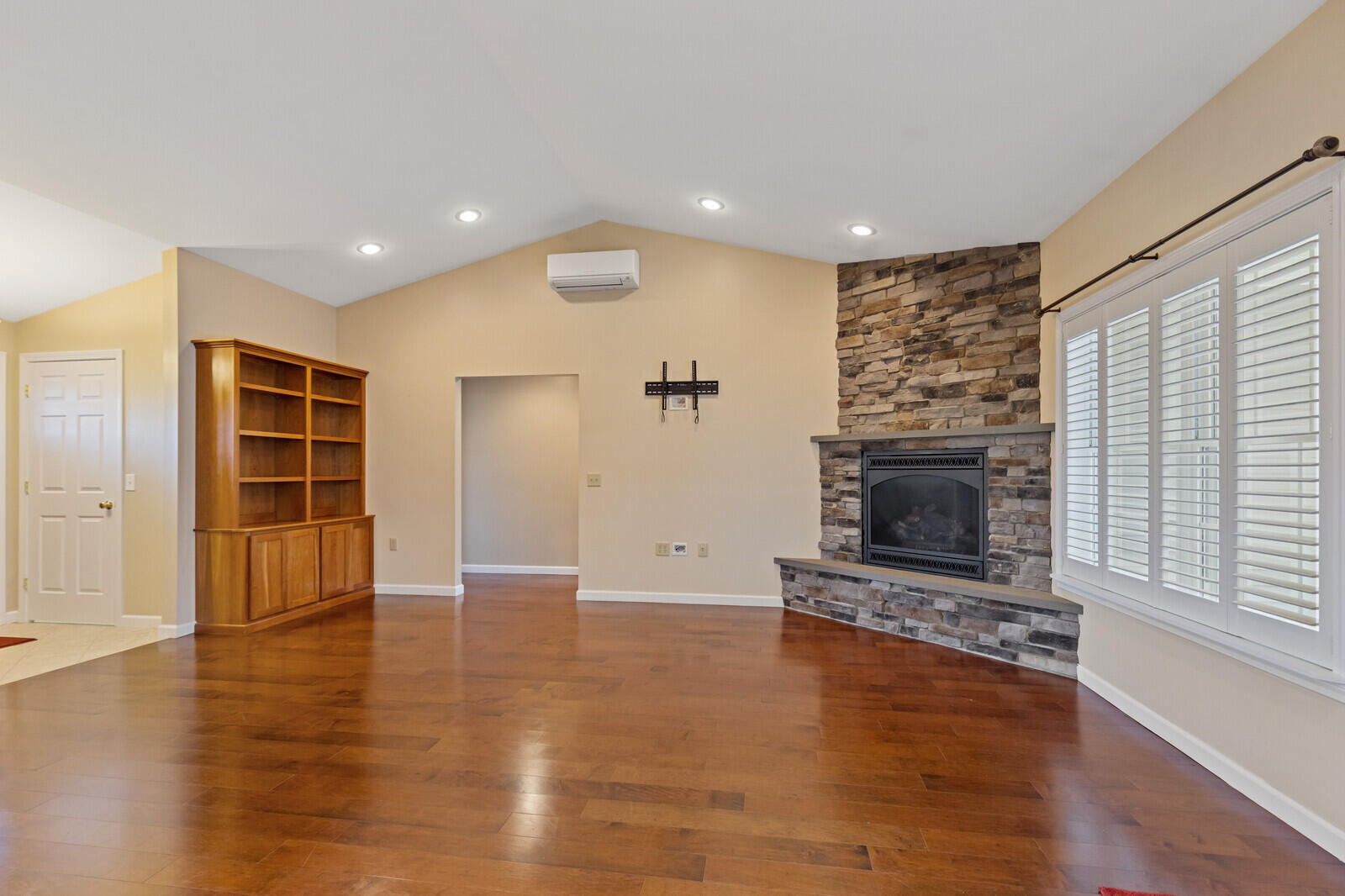 39 Knapp Lane China ME 04358