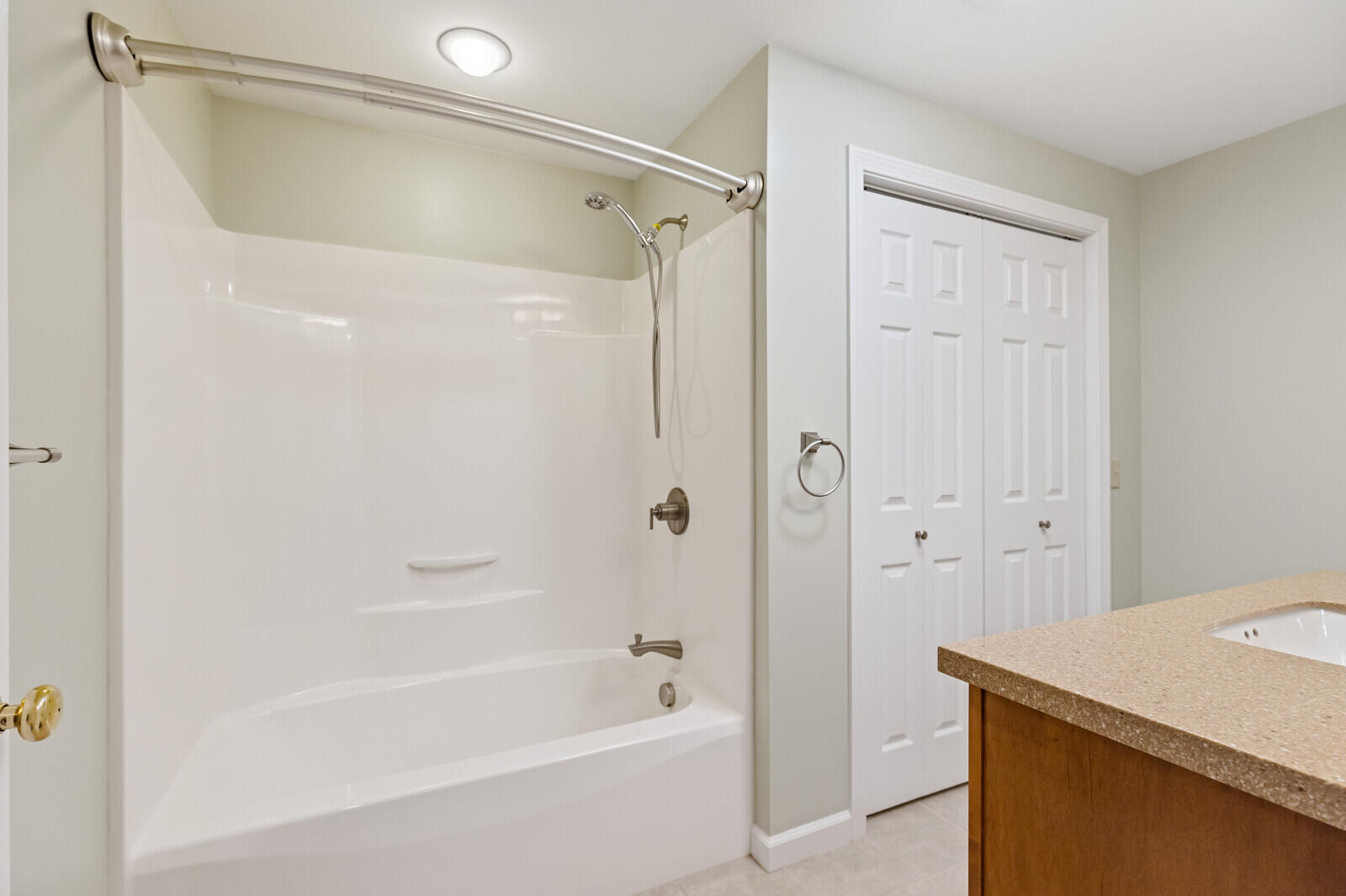 39 Knapp Lane China ME 04358