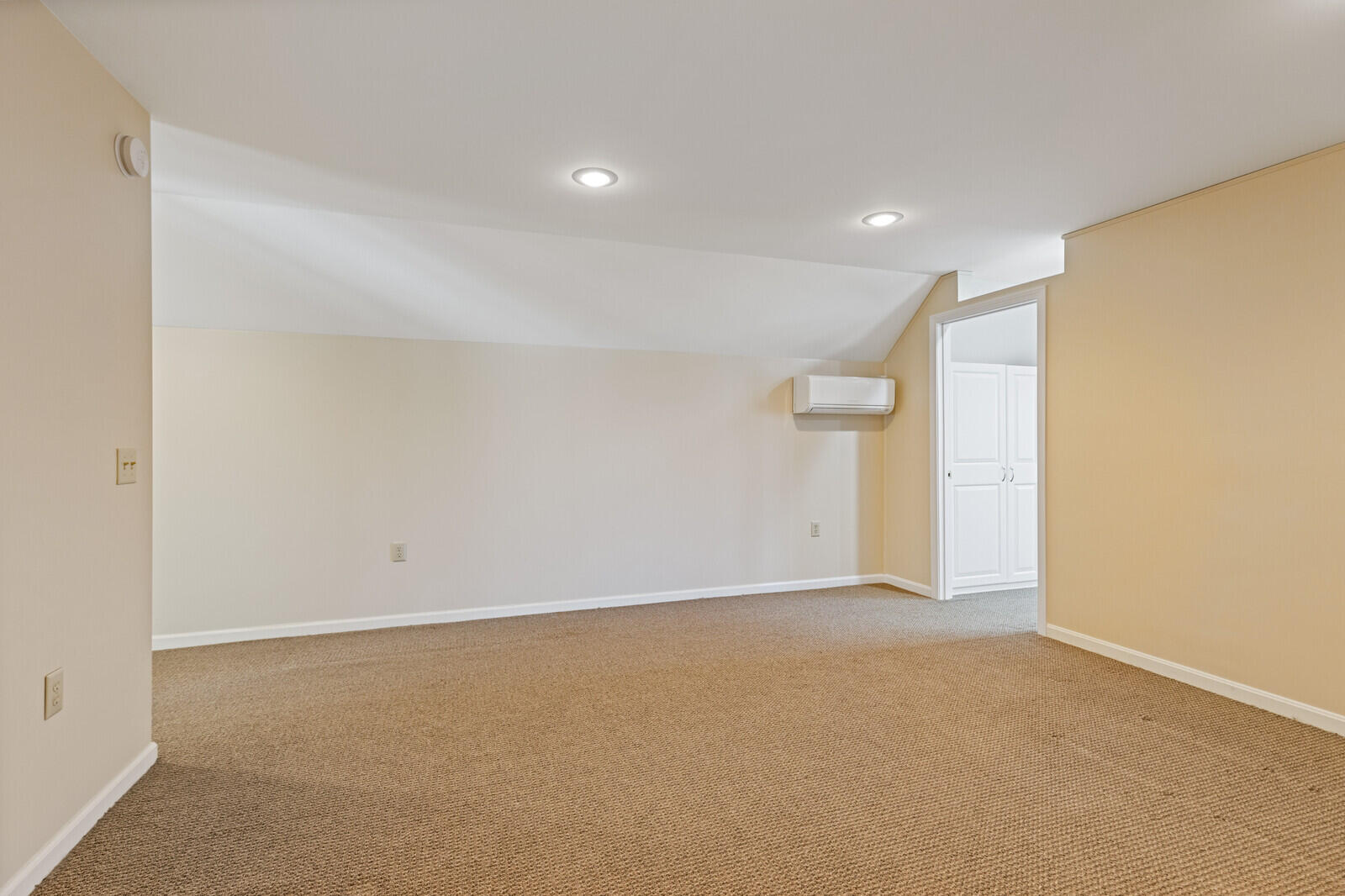 39 Knapp Lane China ME 04358