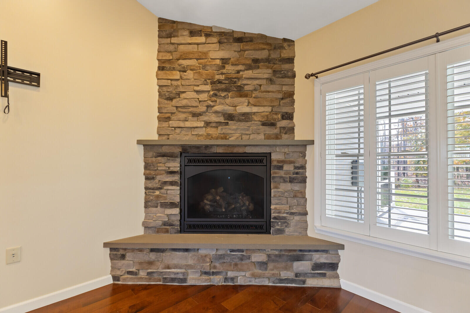 39 Knapp Lane China ME 04358