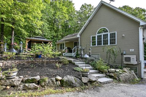 22 Eisenhower Court Naples ME 04055