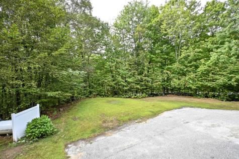 22 Eisenhower Court Naples ME 04055