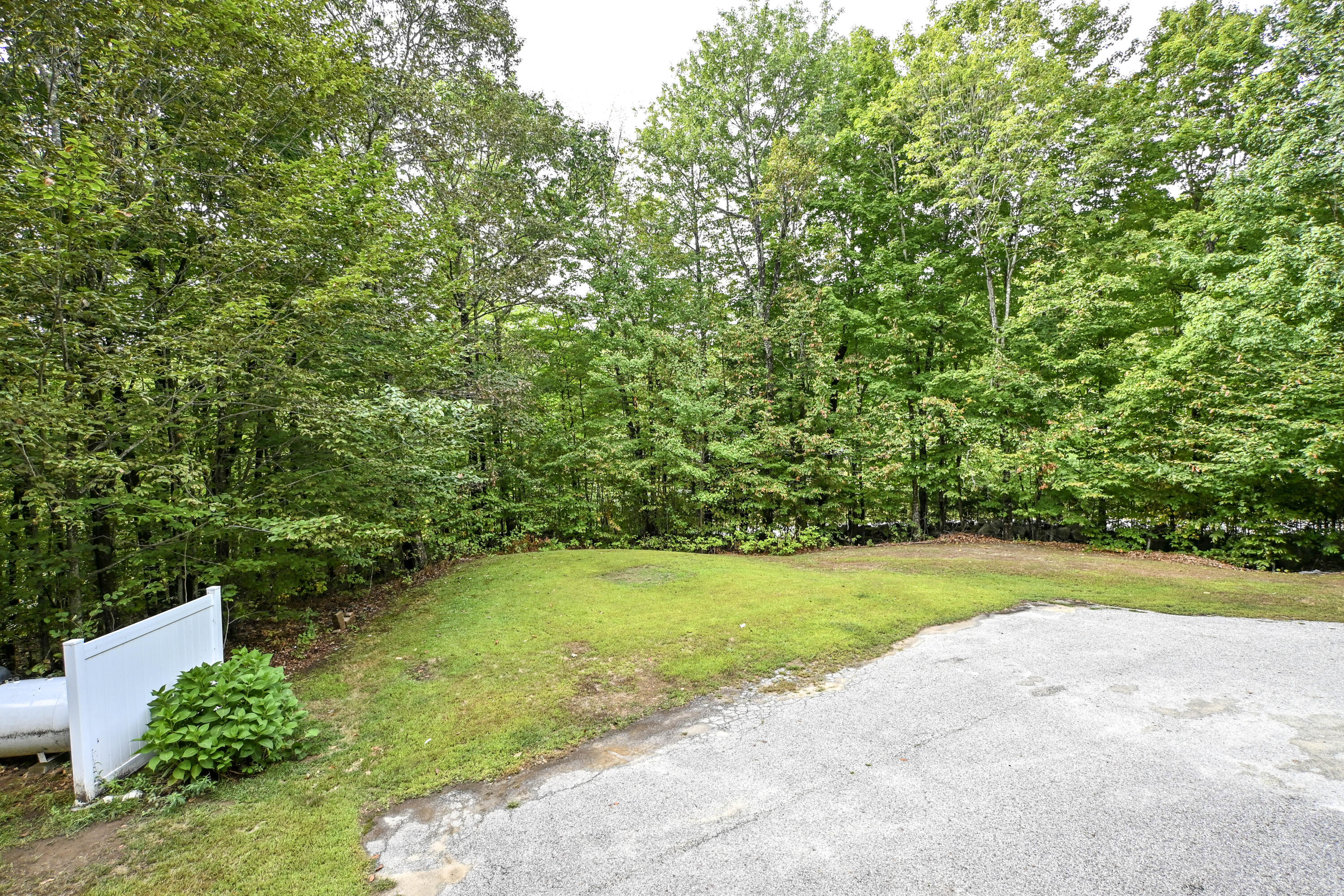 22 Eisenhower Court Naples ME 04055