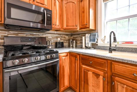 22 Eisenhower Court Naples ME 04055