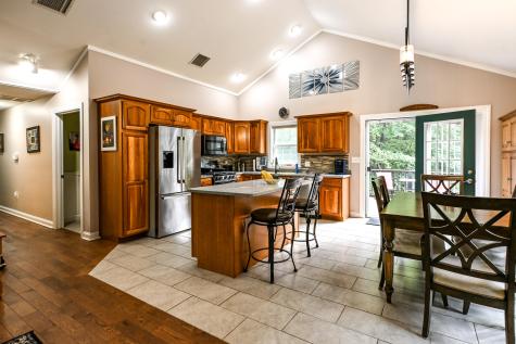 22 Eisenhower Court Naples ME 04055