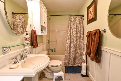 22 Eisenhower Court Naples ME 04055