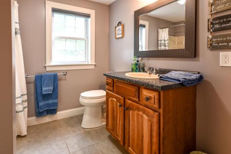 22 Eisenhower Court Naples ME 04055