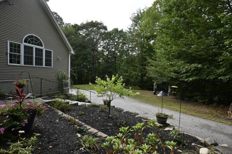 22 Eisenhower Court Naples ME 04055