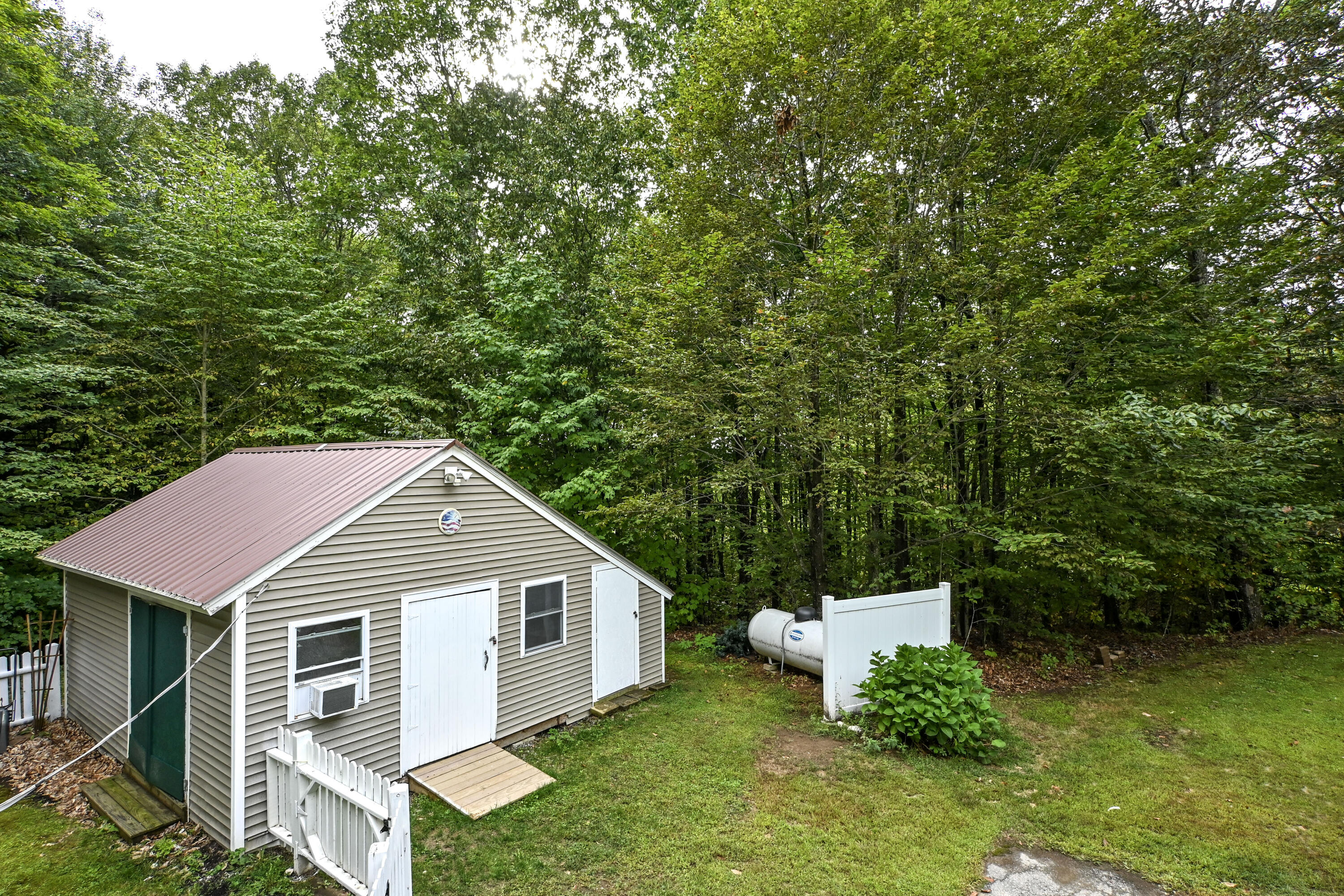 22 Eisenhower Court Naples ME 04055