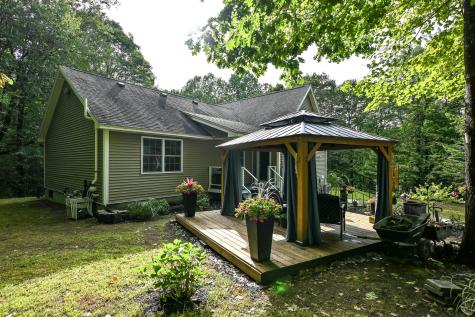22 Eisenhower Court Naples ME 04055