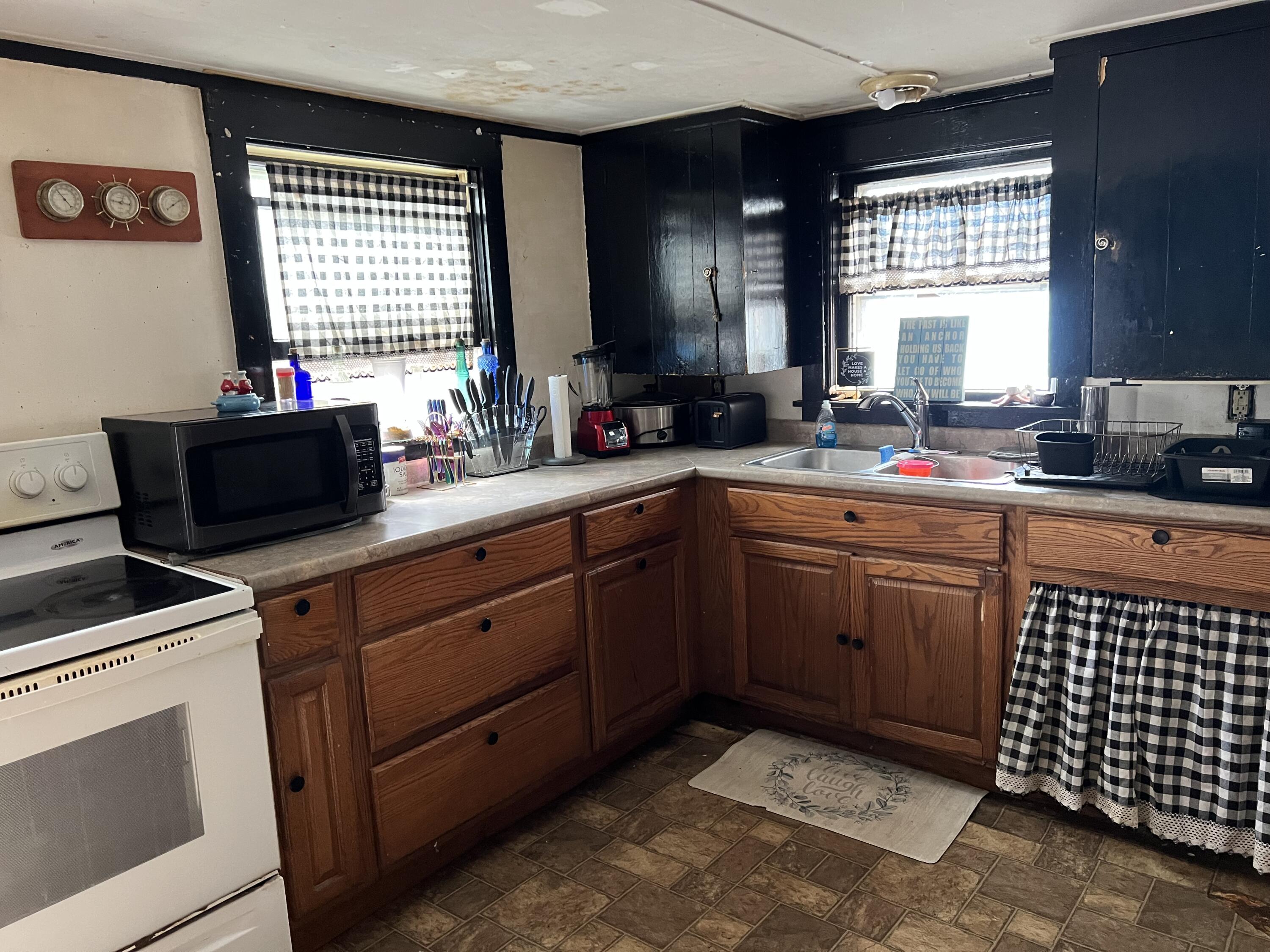 102 Beechwood Street Thomaston ME 04861