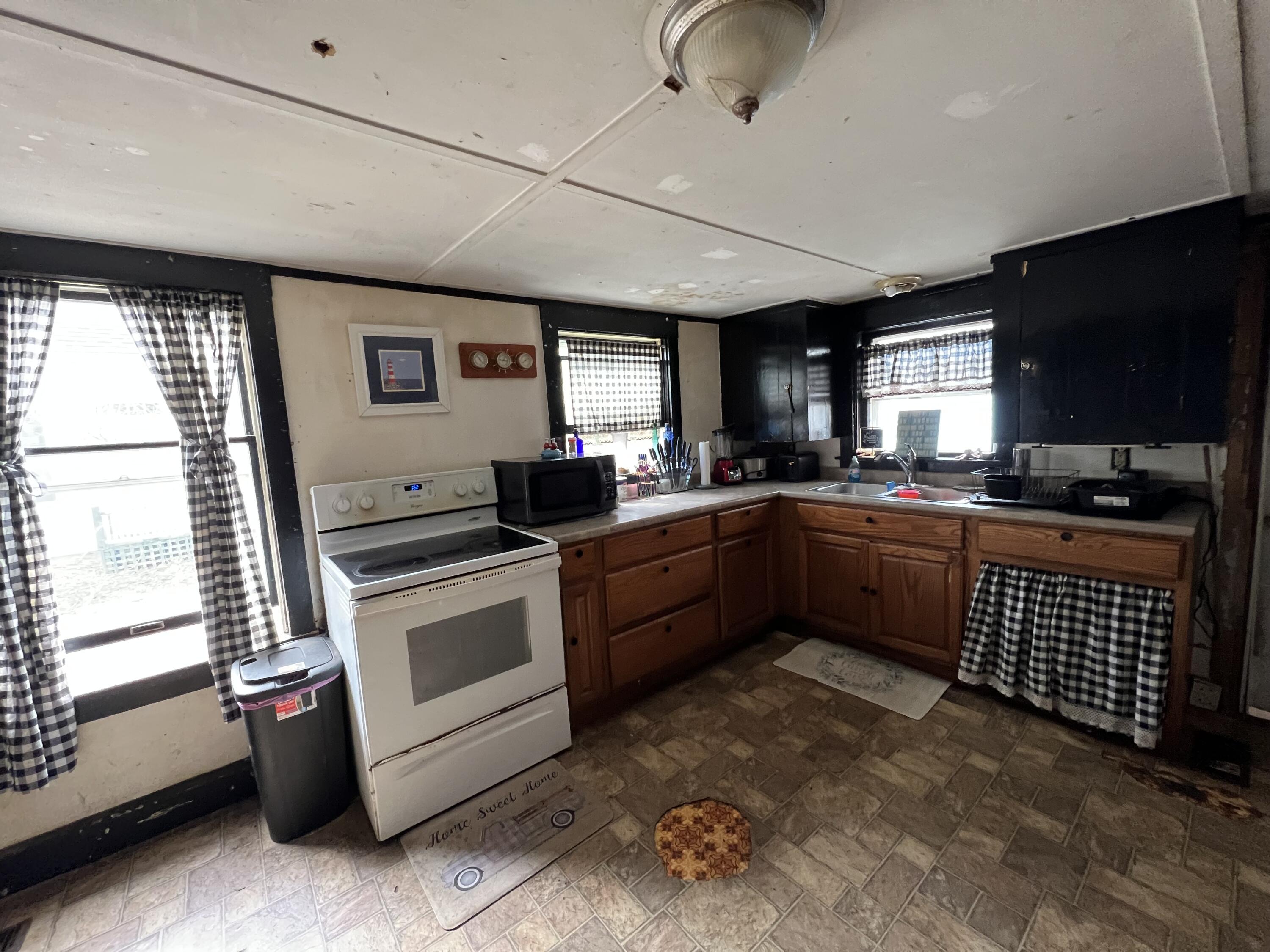 102 Beechwood Street Thomaston ME 04861