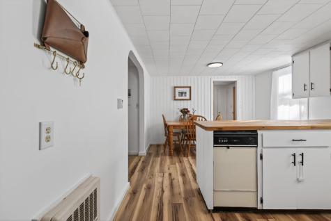 4 Thurlow Avenue Paris ME 04281