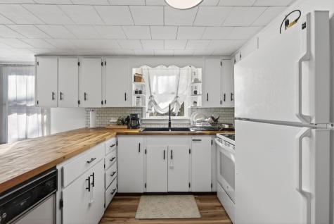 4 Thurlow Avenue Paris ME 04281