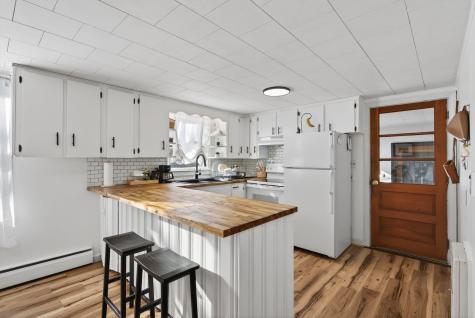 4 Thurlow Avenue Paris ME 04281