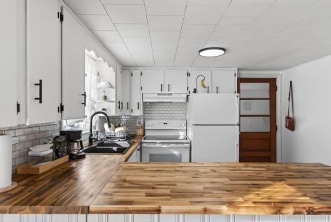 4 Thurlow Avenue Paris ME 04281