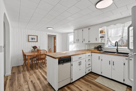 4 Thurlow Avenue Paris ME 04281