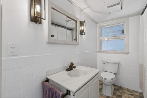 4 Thurlow Avenue Paris ME 04281