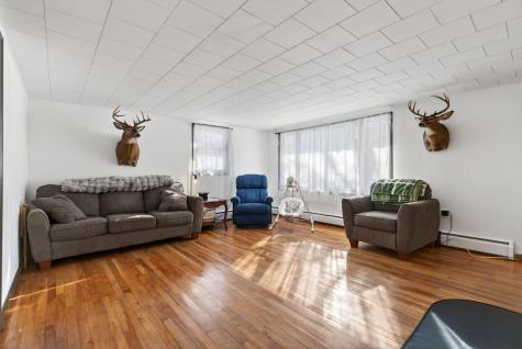 4 Thurlow Avenue Paris ME 04281