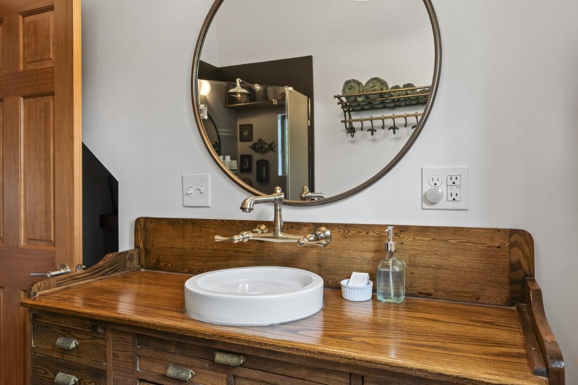 98 Meadow Cove Road Boothbay ME 04544