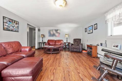 17 Deer Hill N Standish ME 04084