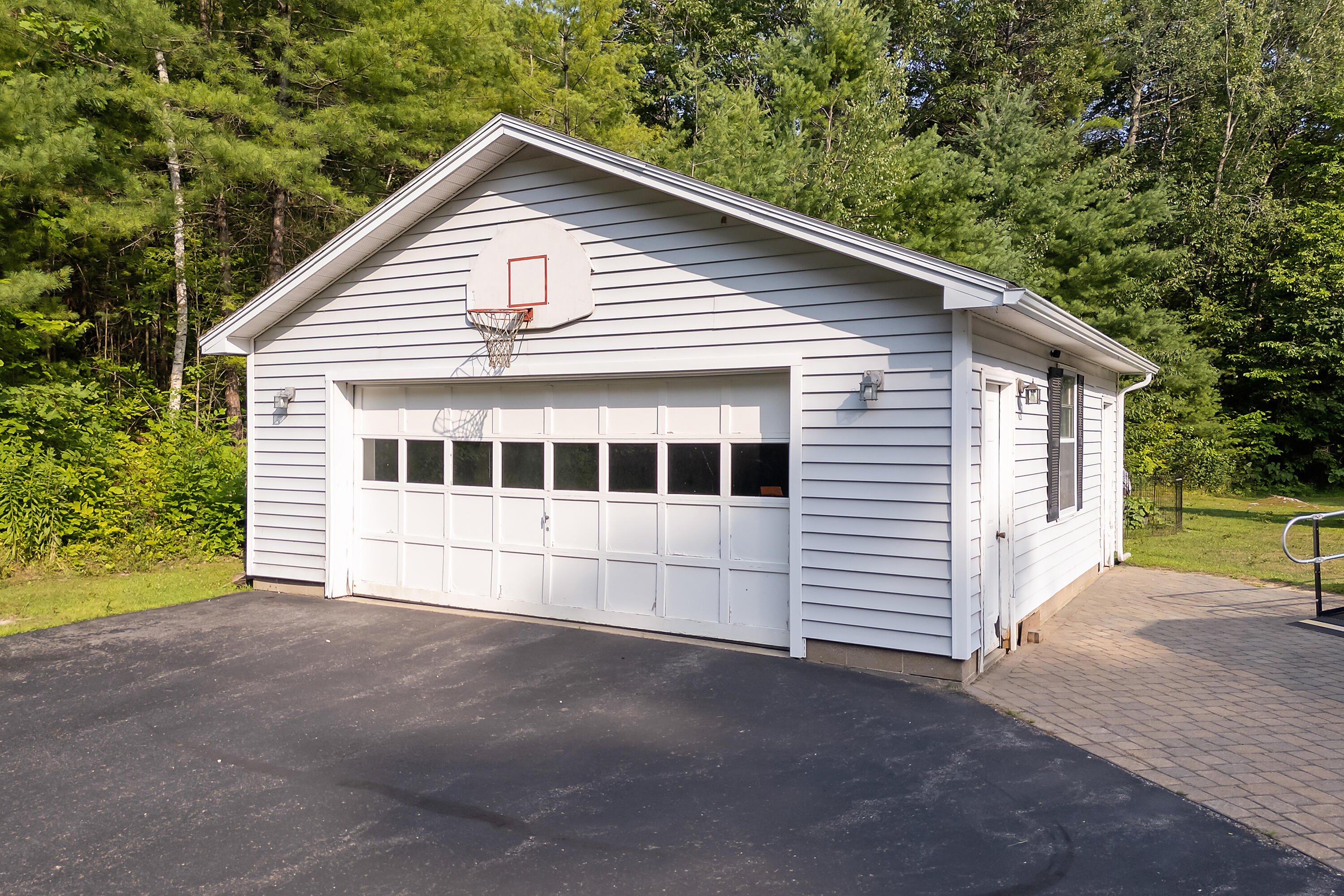 556 River Road Lewiston ME 04240