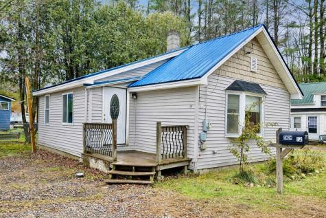 12 Skillin Avenue Norway ME 04268