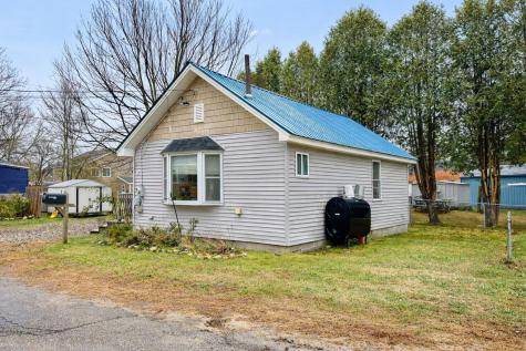 12 Skillin Avenue Norway ME 04268