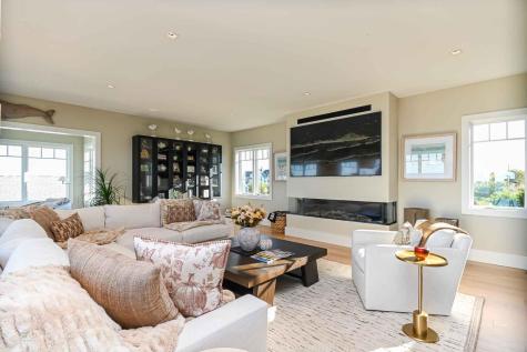 7 Nubble Point York ME 03909