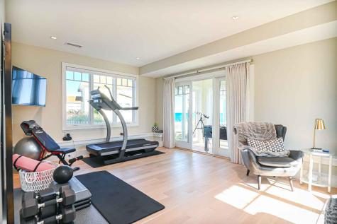 7 Nubble Point York ME 03909