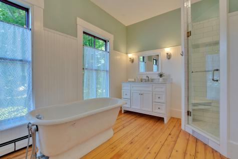 11 Hathorn Street Richmond ME 04357