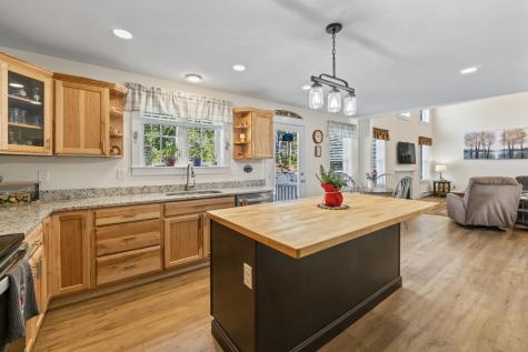 28 Mayberry Landing Naples ME 04055