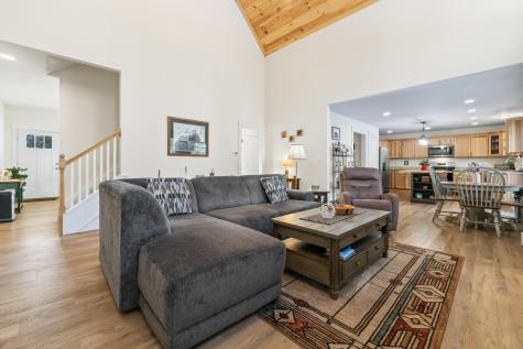 28 Mayberry Landing Naples ME 04055