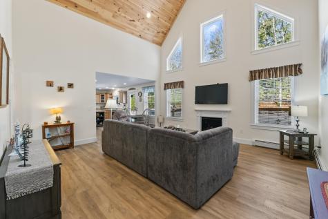 28 Mayberry Landing Naples ME 04055