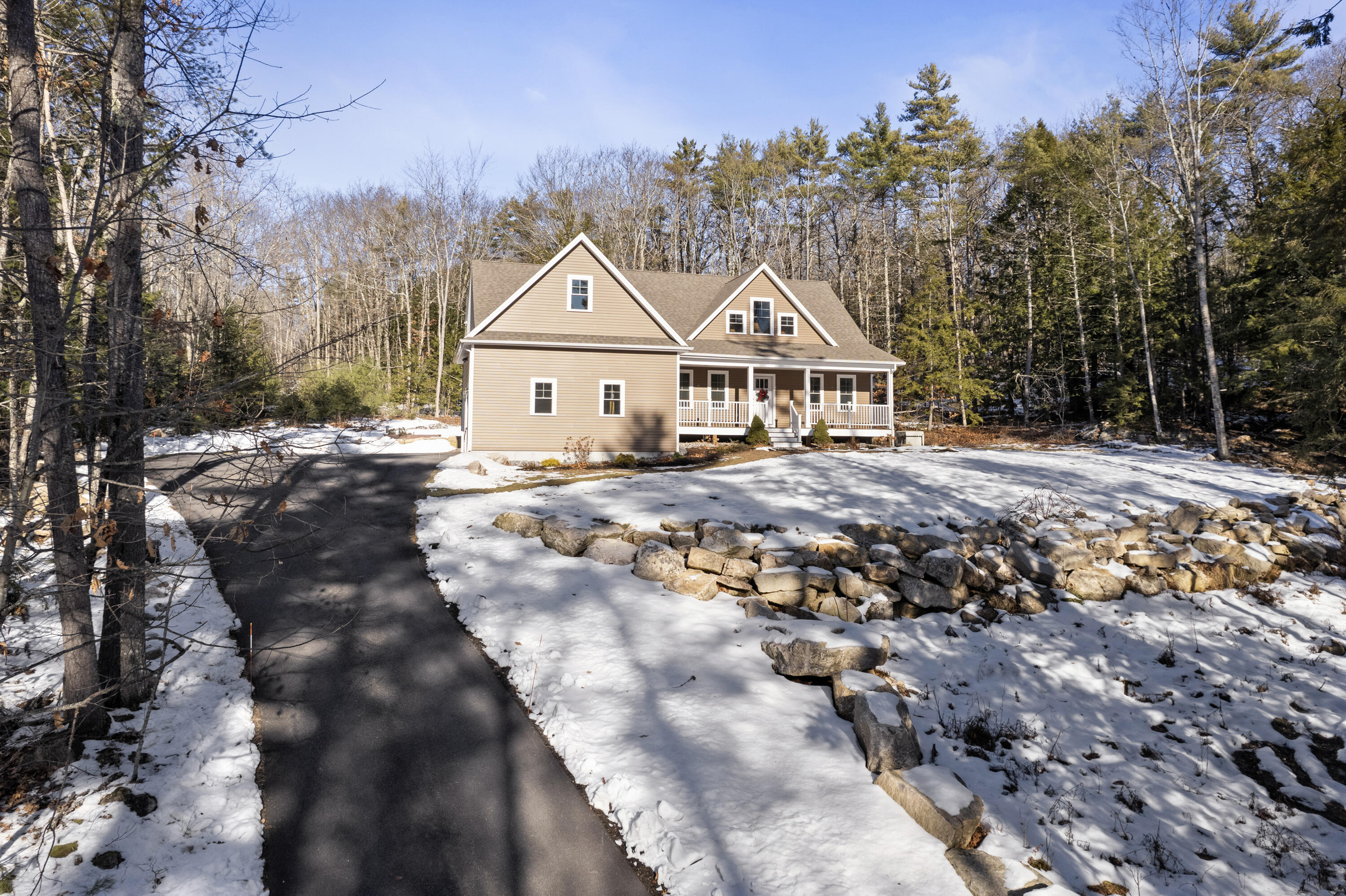 28 Mayberry Landing Naples ME 04055