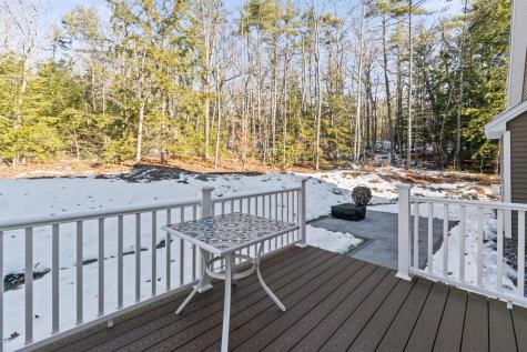 28 Mayberry Landing Naples ME 04055