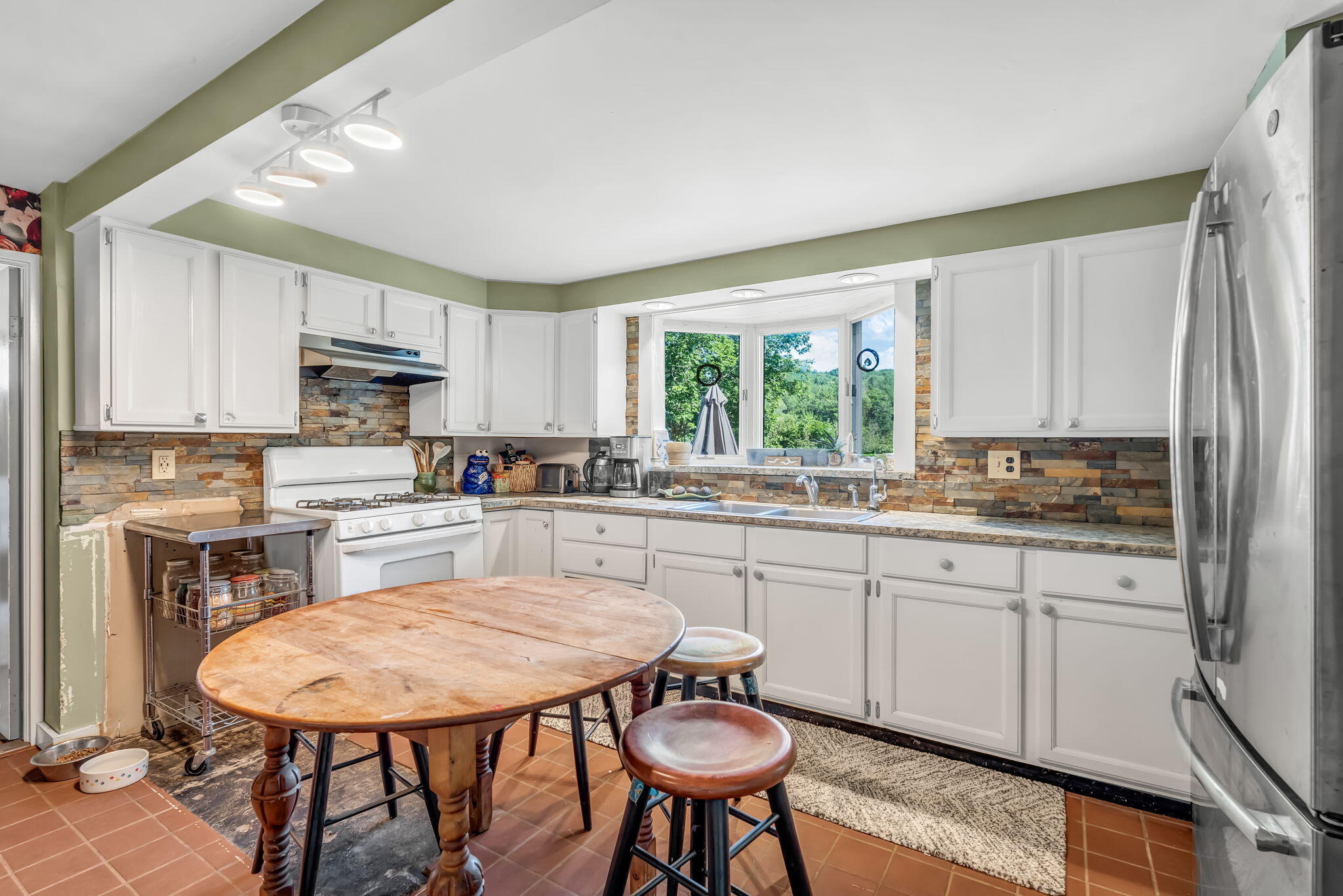 424 Molyneaux Road Camden ME 04843