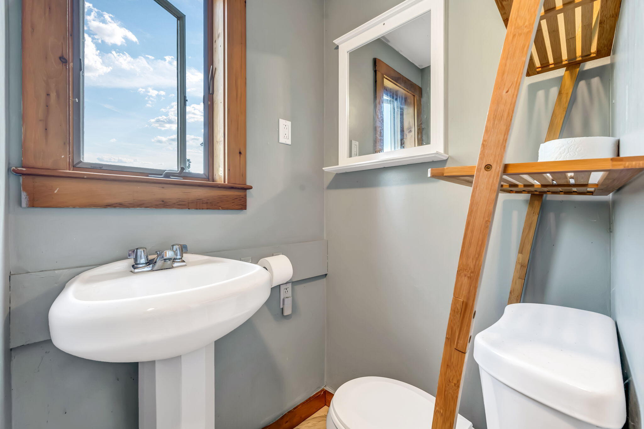 424 Molyneaux Road Camden ME 04843