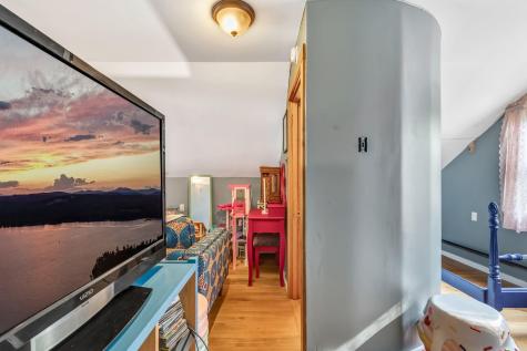 424 Molyneaux Road Camden ME 04843