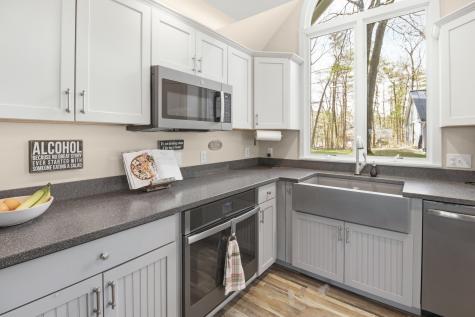 60 Cardinal Lane Poland ME 04274