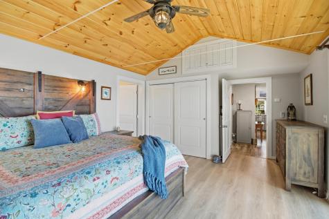 60 Cardinal Lane Poland ME 04274