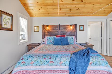 60 Cardinal Lane Poland ME 04274