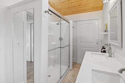 60 Cardinal Lane Poland ME 04274