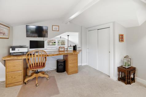 60 Cardinal Lane Poland ME 04274