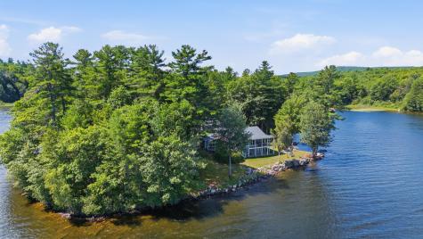 60 Cardinal Lane Poland ME 04274