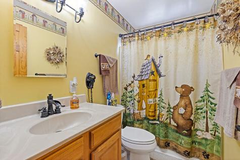 987 Gardiner Road Dresden ME 04342