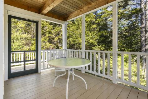 527 Cape Newagen Road Southport ME 04576