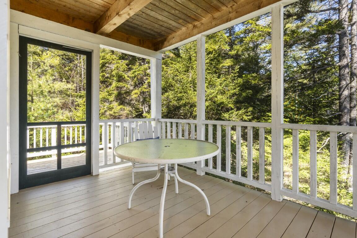 527 Cape Newagen Road Southport ME 04576