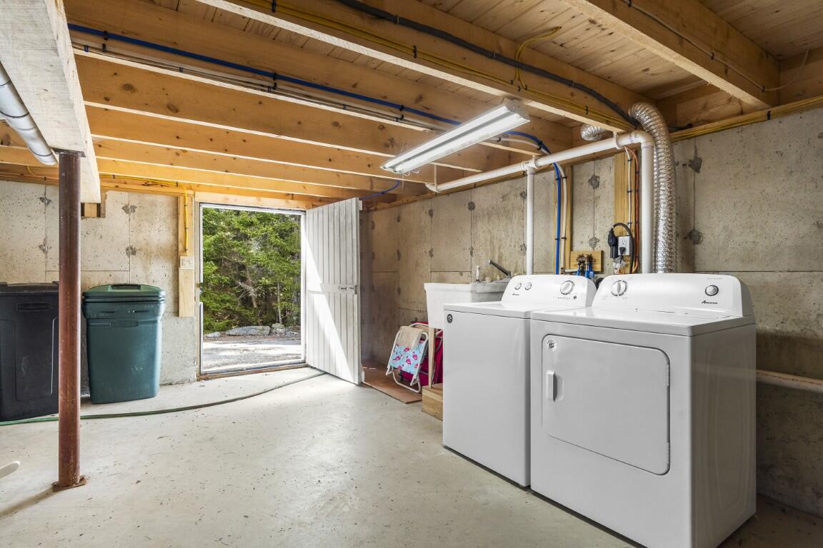 527 Cape Newagen Road Southport ME 04576