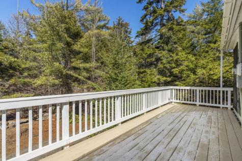 527 Cape Newagen Road Southport ME 04576